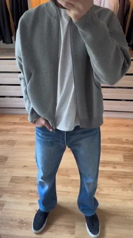 Day 61 of posting outfit ideas every day for 365 days :)  Shoes - A days march   Jeans - Vintage Levis 501 Zip - Axel Arigato  Watch - Breitling