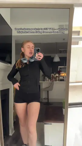 so upset I didn’t find this sooner 😖  #bbljacket #jacket #workoutjacket #gym 