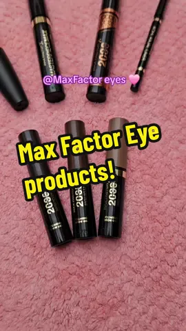 I samarbejde med @Max Factor & @Buzzador har jeg fået æren af at teste produkter fra Max Factor 🩷 I videoen bruger jeg følgende produkter: Max Factor Khol Kajal Eye Pencil 1 gang jeg laver en wing, Max Factor 2000 Calorie Brow Gel og Max Factor Macara False Lash Effect 🥰 Did you know that Max Factor was born i Russia and emigrated to Amerika in 1914? In 1916 he started selling eye shadow and eyebrow pencils. This was the first time theese products was available outside the movie industry 😍 Alle produkter kan købes hos @Matas og indtil 30 oktober er det på tilbud - Run, don't walk to get quality make-up at reduced price 🫦 #buzzador #maxfactor #fyp  #makeup #beauty #goodies #ucgcreator #maxfactoreye #maxfactormascara 