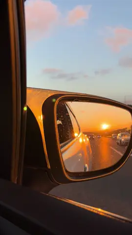 Aynanın kirliliğini görmezden gelinn n🥹 #tiktok #keşfet #arabavideoları #günbatımı🧡 #story 