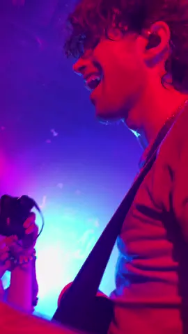pov your bestie is the chosen one at the inhaler concert #inhaler #inhalerdublin #inhalerband #elihewson #elijahhewson @Inhaler 
