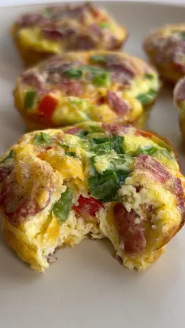 Easy Breakfast Egg Muffins😋🍳 #eggmuffins #eggmuffin #breakfastrecipes #EasyRecipe 