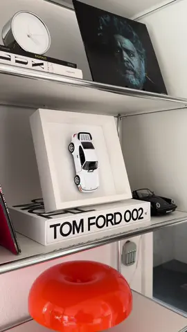 How to build a 3D framed Porsche? All you need is a 25x25cm Ikea Sannahed frame and a 1/24 scale Porsche model car • • • #interior #interiordesign #eamesloungechair #togosofa #design #Home #vitra #apartmenttherapy #964turbo #solebich #somewhereiwouldliketolive #nelsonbench #altbau #midcenturymodern #porscheclassic #designinspiration #postitfortheaesthetics #welly #inspiration #cozyhome #interiorinspo #interiorinspiration #midcentury #akarilamp #mylvngrm #midcenturyhome