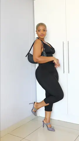 Style capri pants with me Top: @SHEIN Pants and Shoes: @The FIX Bag and Bangles: @mrpfashion #fashiontiktok#outfitideas#blackgirloutfits#springfashion#allblackoutfit#styletips#simpleoutfits 