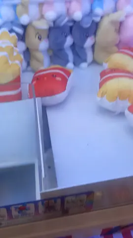 Dito lang yan sa @tomsworldph Robinsons Imus. paunahan na lang kayo. #friends #family #tomsworldph #fun #claw #viral 