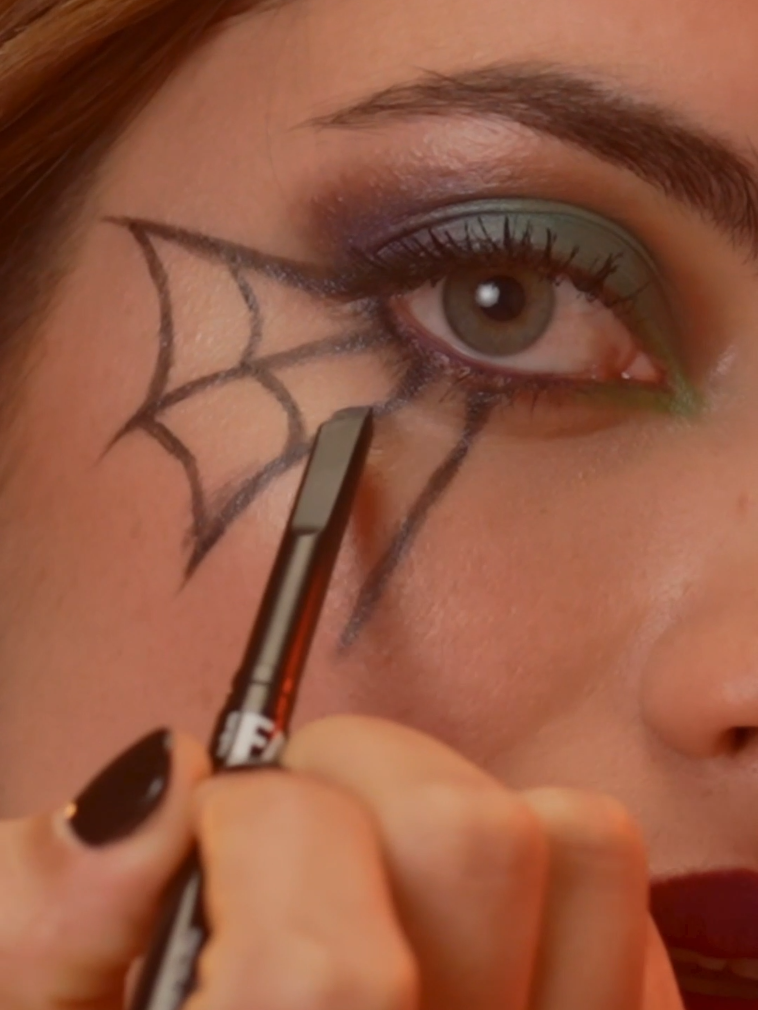 ¡Brilla sin límites!✨ #Sombras y #delis con pigmentos súper metalizados. ¿Estás lista para lucir espectacular? #halloweenmakeup #halloween #makeup #naturafaces