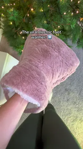 🎁 USB Foot Warmers – For Those Lazy Holiday Days 🛋️🔥 #cozy #footwarmer #cold #christmas #slippers #christmas2024 🎄 Holiday break is for chilling! Throw on these USB foot warmers, feel the warmth, and enjoy your favorite Christmas movies. Perfect for binge-watching or scrolling through TikTok. Cozy vibes all the way! 🧦💻🎄