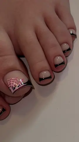 Spooky toes because we love halloween 💕 but make it cute! #nails #toenails #toebbl #nailtech #toenailreconstruction #phoenixnails #spookyszn #spookynails #aznailtech 