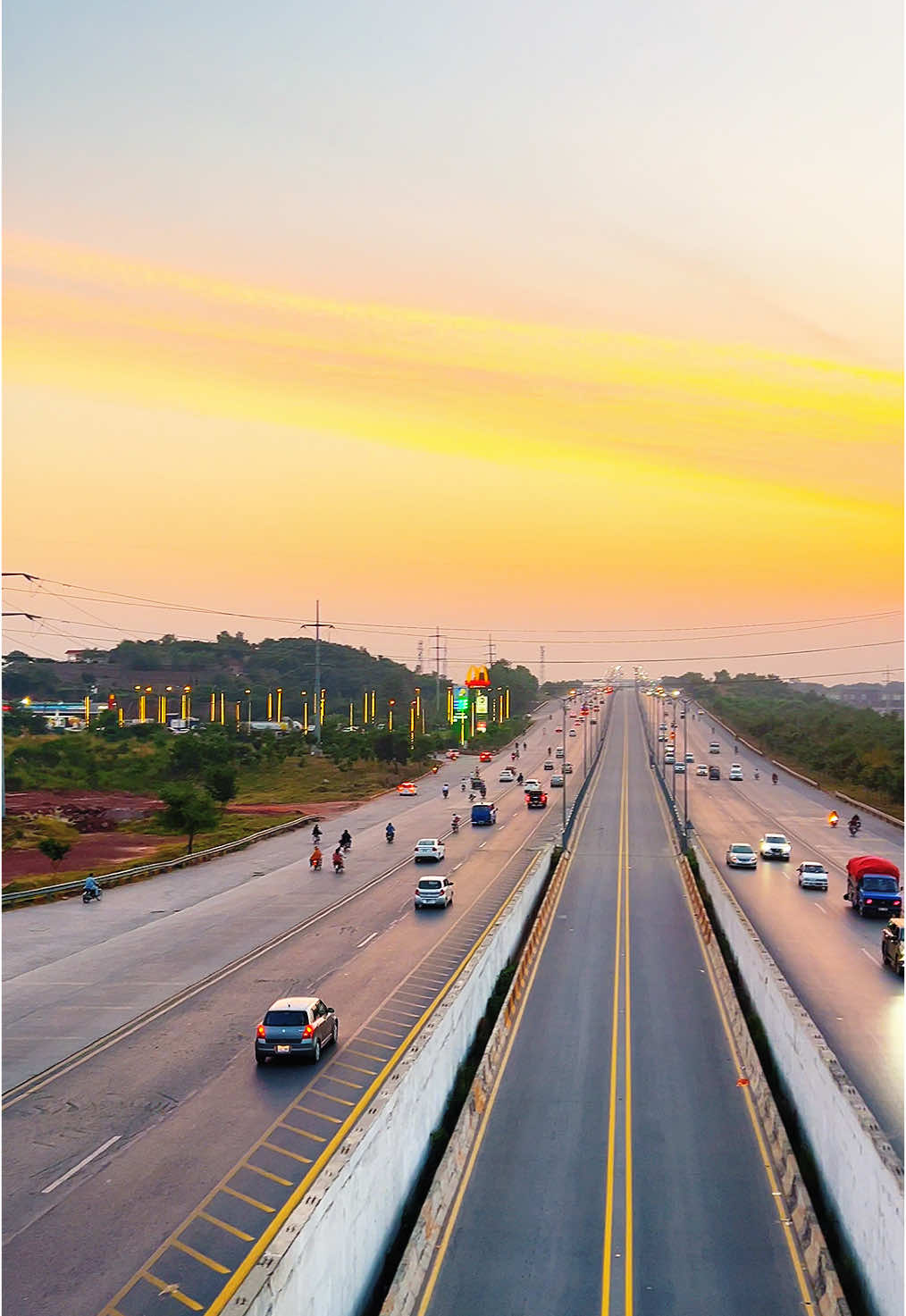 Beautiful Islamabad  #beautifuldestinations #capitalofpakistan🇵🇰 #islamabad #foru #blueareaislamabad #viewpoint #pakistan #islamabadian #srinagarhighway #kashmirhighway #Islamabad 