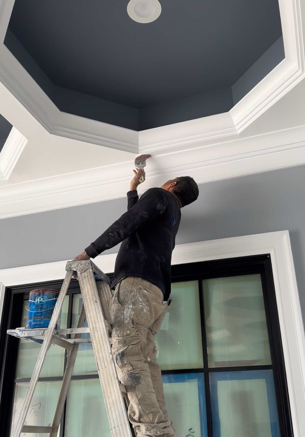 🖌️ #interiorpainting #paintersoftiktok #ceilings #customhome #workinprogress #wallpainting #working #teamworkmakesthedreamwork #pov #lovewhatyoudo #beautifulhomes #construction #painting #painter #fyp #artisanfrontier 