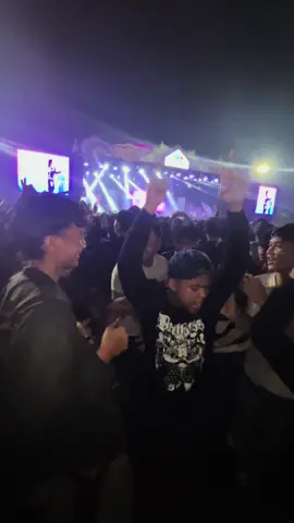 Bojo loro? #happyasmara #bojoloro #konser #hutkabupatentangerang #kabupatentangerang #tigaraksa #happyasmara_official #konsergratis #jawapride #infokonser #ambyar #sahabatambyar #hutkabupatentangerang392 #alunaluntigaraksa #fyp #fypシ #fypシ゚viral #xyz 