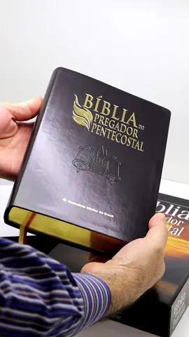 Bíblia do Pregador Pentecostal, grande aliada dos Pregadores, ela vem com 1002 Sermões prontos para pregar, versão ARC Almeida Corrigida, disponível em nossa loja. #biblia 