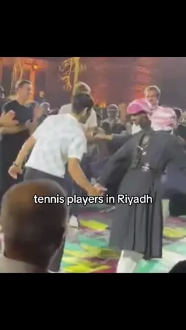 Carlosss😭 #janniksinner #carlosalcaraz #rafanadal #daniilmedvedev #novakdjokovic #holgerrune #sixkingsslam #tennistiktok #foryoupage #تنس #نادال #سينر #الكاراز #ميدفيديف  #جوكوفيتش #رون 