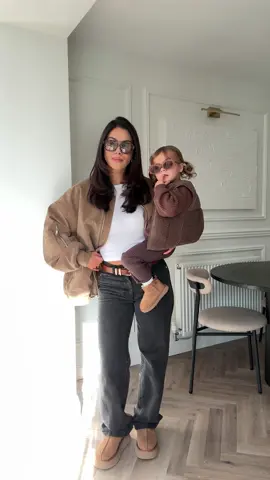 Autumn girls 🍂 #autumn #autumnfashion #OOTD #toddlermom 