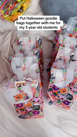 Halloween goodie bags👻🕷️#teacher #halloween