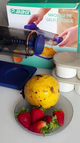 Máquina de Raspadinha de Gelo 🧊  Achadinho da BALTA 💛 Prepare deliciosas raspadinhas em minutos com esta prática máquina. Compacta e fácil de usar, ela transforma gelo em uma variedade de sabores refrescantes, perfeita para festas, eventos ou para se refrescar em casa. Ideal para toda a família 👏🏻👏🏻 Tá barato demais 🥰 Vem pra BALTA! 🏬ENDEREÇO:  Rua: Tuiuti,  1975 - Tatuapé, São Paulo - SP, 03307-005. ⏰Segunda á Sexta: das 08H às 19:30H. ⏰Sábado: das 08H às 18H. 📲Nosso Whatsapp e site no link da bio. #utilidadesdomesticas #variedades #baltavariedades #economia #temdetudo #tabaratodemais #novidade #brinquedos #variedades #relogiodigital #promoção #kitdeutensilios #mesdascrianças #DiaDasCrianças #BaltaVariedades #DiversãoParaTodos