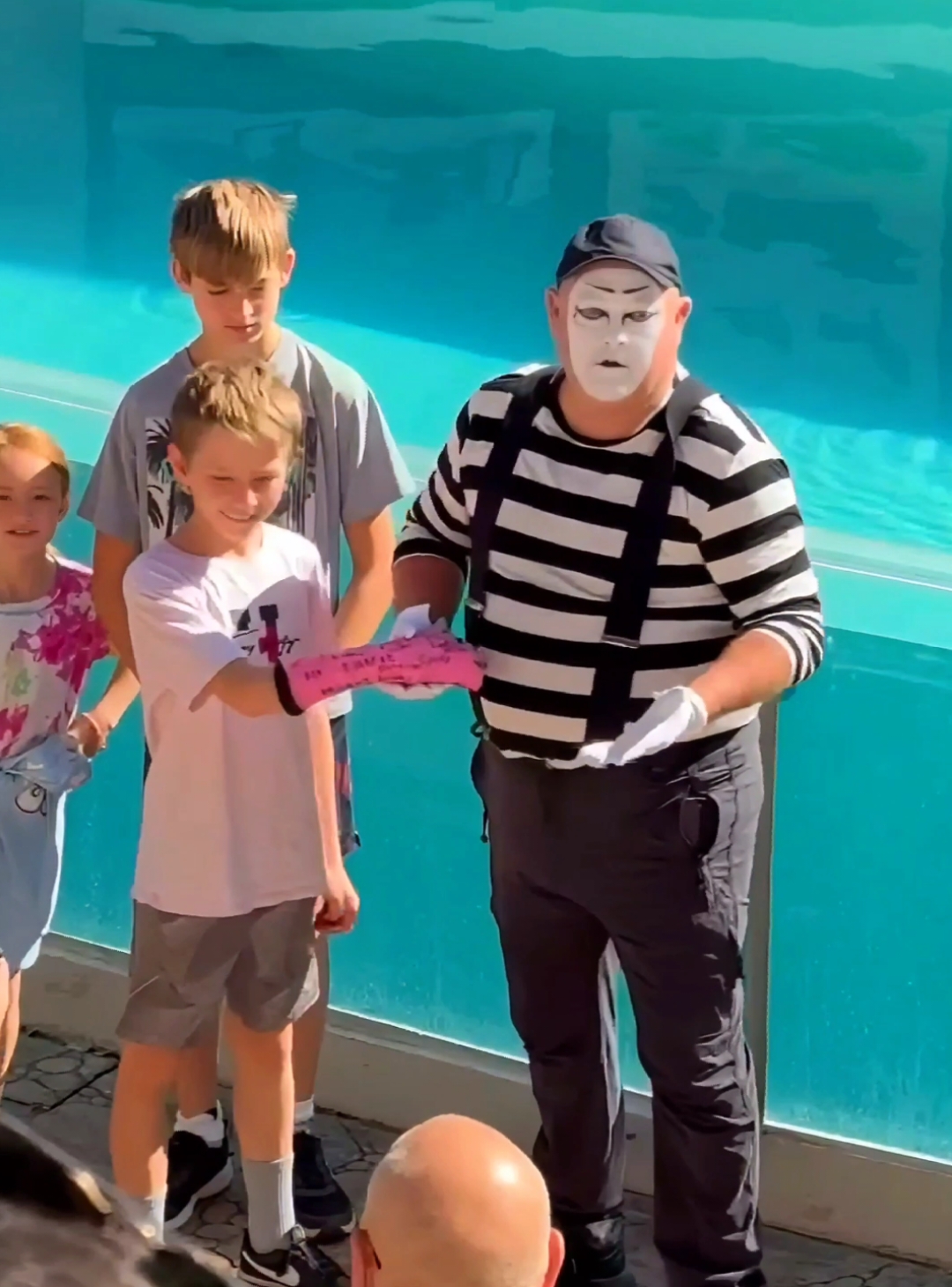 Soo Funny #lol #tomthemime #totanthemime #tomtheseaworldmime #mime #seaworldmime #funartist #thebestoftom #bestreactionprank #funvibes #totanthemime #foryou #fyp #foryoupage #funny 