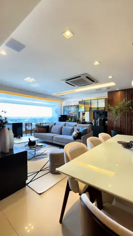 🏡 Unidade exclusiva à venda… Maison de la Musique 📐165 m²  ✅Porteira fechada: Totalmente mobiliada e equipada, pronta para morar! 🌅Andar alto com vista deslumbrante 🛏️3 suítes (master com closet)  💻Escritório 🔥Varanda integrada com churrasqueira a gás 📺Sala ampla com hall integrado e  ❄️Climatização de ar-condicionado K7 🛗Elevador codificado: segurança e privacidade exclusivas! Móveis de alto padrão Casabonita ✨ Tapetes exclusivos de Beth Cunha ✅ 📞 Jota Nassar | (85) 9 8960-0402 #maisondelamusique #luxo #apartamentoaltopadrao #imoveisfortaleza #andaralto #vistamagnifica #varandagourmet #churrasqueiraagas #oportunidade #jotanassar 