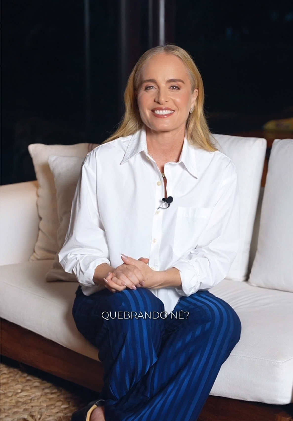 Hoje, 18 de outubro, é o Dia Mundial da Menopausa. Talvez você não soubesse, assim como muita gente não sabe nada sobre essa fase pela qual toda mulher que menstrua vai passar. Pois a Organização Mundial da Saúde (OMS) criou a data justamente pra que a gente fale do assunto. A ideia é promover conscientização e desfazer mitos. E esse mito eu e a @minabemestar queremos, sim, ajudar a quebrar. Eu passei por esse processo e aprendi que não é o fim da vida ativa, nem do amor ou do prazer — muito pelo contrário. É um desafio, claro, mas o medo e a desinformação só o tornam tudo muito pior. Sinceridade, autocuidado e informação são poder e libertação! #menopausa #diamundialdamenopausa #quebrandotabus