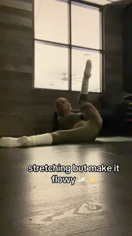 Friday night flow 🤍 #flow #flexibility #flexible #dance #floorwork #stretching #contortion #contortionist #obsessed 