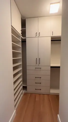 Walk-in closets are the perfect solution to your storage problems. Your walk-in closet is a space where everything has its place, and you feel an instant sense of calm. With all the storage you could ever need, your home will feel more spacious and your life more organized. #walkincloset #closet #closetdesign #storagehacks #homestorage #storagesolutions #nycapartment #fyp 