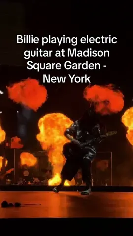 Billie Eilish playing electric guitar at Madison Square Garden in New York 🔥 What can’t she do at this point… 😭💙 #billieeilish #hmhas #happierthanever #hte #tour #concert #madisonsquaregarden #msg #guitar #rock #fyp 