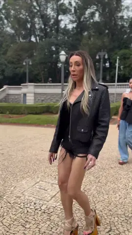 Maya Massafera cai do salto #maya #viral #cair #fyp 