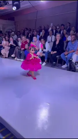 Aurora cierra en el colombia fashion kids en la colección de Barbie 🩷 . . . . #modainfantil #desfileinfantil #barbie #barbiegirl 