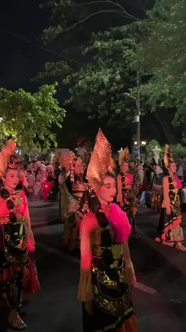 kerennnn woyh MARCHING BAND GITA SMANDA dari SMA N 1 PANDAAN KABUPATEN PASURUAN JAWA TIMUR mengikuti Street Parade Piala Raja Hamengku Buwono X Tahun 2024 #hamengkubuwonox2024  #pialaraja2024 #pialaraja #hamengkubuwonocup2024 #pialapanglimatni2024 #fyp #fypシ  #fypシ゚viral  #marchingband #marchingbandindonesia #pialarajajogja 