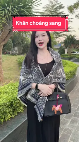 khăn choàng mầu đẹp dễ sử dụng có thể choàng hoặc quàng cổ đều đẹp sang #champhanreview #champhan #review #châmphan #khăn #khanchoangco #khanquangco #khandep #thoitrang #thoitrangnu #phukienthoitrang 