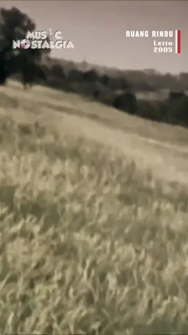 Membalas @huzair939 boleh kk 🙋 #lagu #liriklagu #music #band #indonesia #lagu2000an #era2000an #vibesjadul #nostalgia #tembangkenangan #lewatberanda 