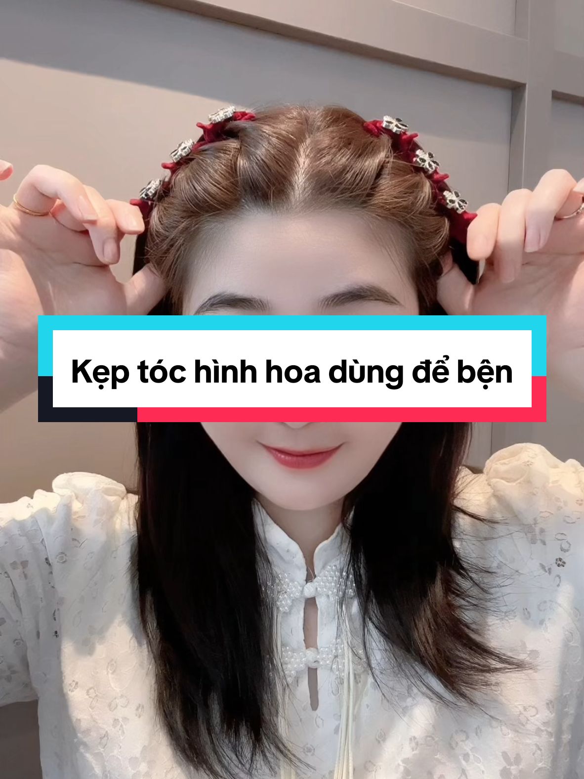 Kẹp tóc hình hoa dùng để bện #tocgiare #conangmet6 #keptoc #keptocmai #caitoc #keptocnhung #phukientoc #phukientocxinh #xuhuong 