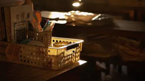 Mùa hè là... Mùa hè là mùa của tuổi trẻ, của những ngày tự do. Mùa hè cũng là mùa của chia ly, tạm biệt. Mùa hè nắng và nóng lắm, nhiều người ghét mùa hè vì thế nhưng mùa hè cũng có những thơm lành, nhẹ nhõm riêng của nó. Hãy tưởng tượng về những mùa hè đã qua, nhắm mắt một cái, mở mắt ra, mùa hè đã kết thúc rồi. Cũng hy vọng chúng ta sẽ không vì bộn bề mà bỏ quên mùa hè trước mắt, bởi mùa hè không chỉ có trong hồi ức mà còn có trong thực tại. Nếu mệt mỏi quá thì hãy tìm cho mình một khoảng bình yên, để chữa lành và tìm lại chính mình trong những ngày hè xưa cũ, hồn nhiên và ngây dại. Trích sách: Tiệm tạp hóa tuổi thơ đang lớn #thanhxuan #Summer #yeutham #hocsinh 