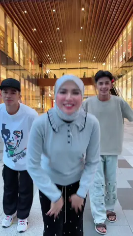 First time datang sini walaupun selalu p keyel @SHAH  IRFAN @Anieq🇲🇾 #puspagomen #trending #dancechallenge #dance #viral 