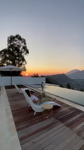 Welcome To Highland Bali Glamping  Whats app:   https://wa.me/6281246668370 Email: highlandbali88@gmail.com Website: www.highlandbaliglamping.blogspot.com  Highland Bali Glamping Terletak di Desa Pinggan Kintamani Bali,Memiliki 11 kamar kaca bulat dengan kamar mandi dalam,Ac dan kolam renang.#highlandbali #kintamanibali #glampingbali #pinggan #highlandbaliglamping 