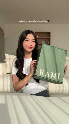 lucu banget tasnya dapet tasnya versi mini🤏🏻🖤 @KAMI for Kamu #unboxing #unboxingasmr #localbrand #localbrandindonesia #brandlokal #taslokal #taslokalpremium 
