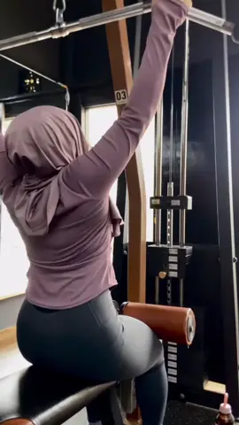 Back Day 🥰 #gym #GymTok #Fitness #fypシ #workout #bodygoals #gymmotivation #sexy #viraltiktok #fyp #indonesia #hijabstyle #CapCut #outfit 