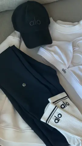 Active morning in my favorite brands @Alo Yoga & @lululemon 🤍💙 #aloyoga #alopartner #lululemonhaul #lululemon #lululemoncreator #lululemoncreator #ugc #ugccontentcreator #ugccommunity 