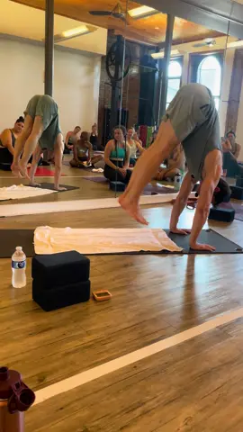 It’s all about the breath 🫁  Want to learn about the alignment of your downdog, chaturanga, up dog, and warrior poses ? ➡️ then join us today for a special Vinyasa Fundamentals workshop at 12pm 🤗 followed by a Classical Vinyasa class at 3pm with @wearejared ! 🔷Saturday Oct 19th 12pm Vinyasa Fundamentals Workshop ✏️ $35 3pm Classic JM Classic Vinyasa Class 💛 $35  🔷Sunday Oct 20th 10am Fuel 60 Class + Workshop 🔥$35  1pm Backbends & Arm Balances Vinyasa Class 💫 $35/workshop or $190 for the whole weekend! You can sign up via the Fuel app to reserve your spot! #yoga #feedyoursoul #fuelyourlife #workshop #athensga #vinyasa 