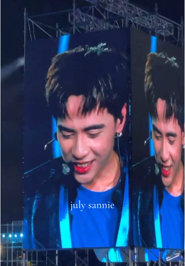 Thiếu một chút gì đó ở trong tim, chỉ có thể là thiếu An #negaveia #dangthanhan #andang #hellonegav #concerts #d2 #quanghungmasterd đôi mắt long lanh ấy, nụ cười gượng ấy đã nói lên tất cả