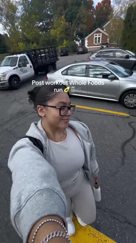 Workout, then whole foods is forever the best combo🍴🥗🥙 #wholefoods #Fitness #shopping 