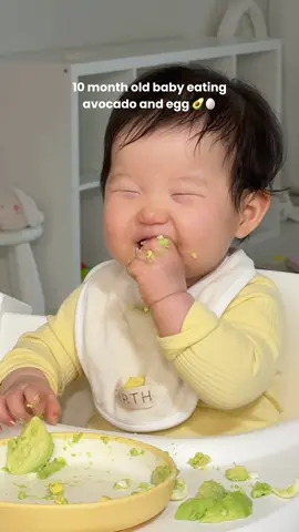 아보카도와 계란을 사랑하는 10개월 아기 🐥🥑  #asmreating #avocado #mukbang #babytok #babytiktok #babyfever #fyp #momlife #Motherhood #cutiepatootie #cutiepie #Vlog #틱톡순삭 #육아 #육아일상 #육아브이로그 #아기 
