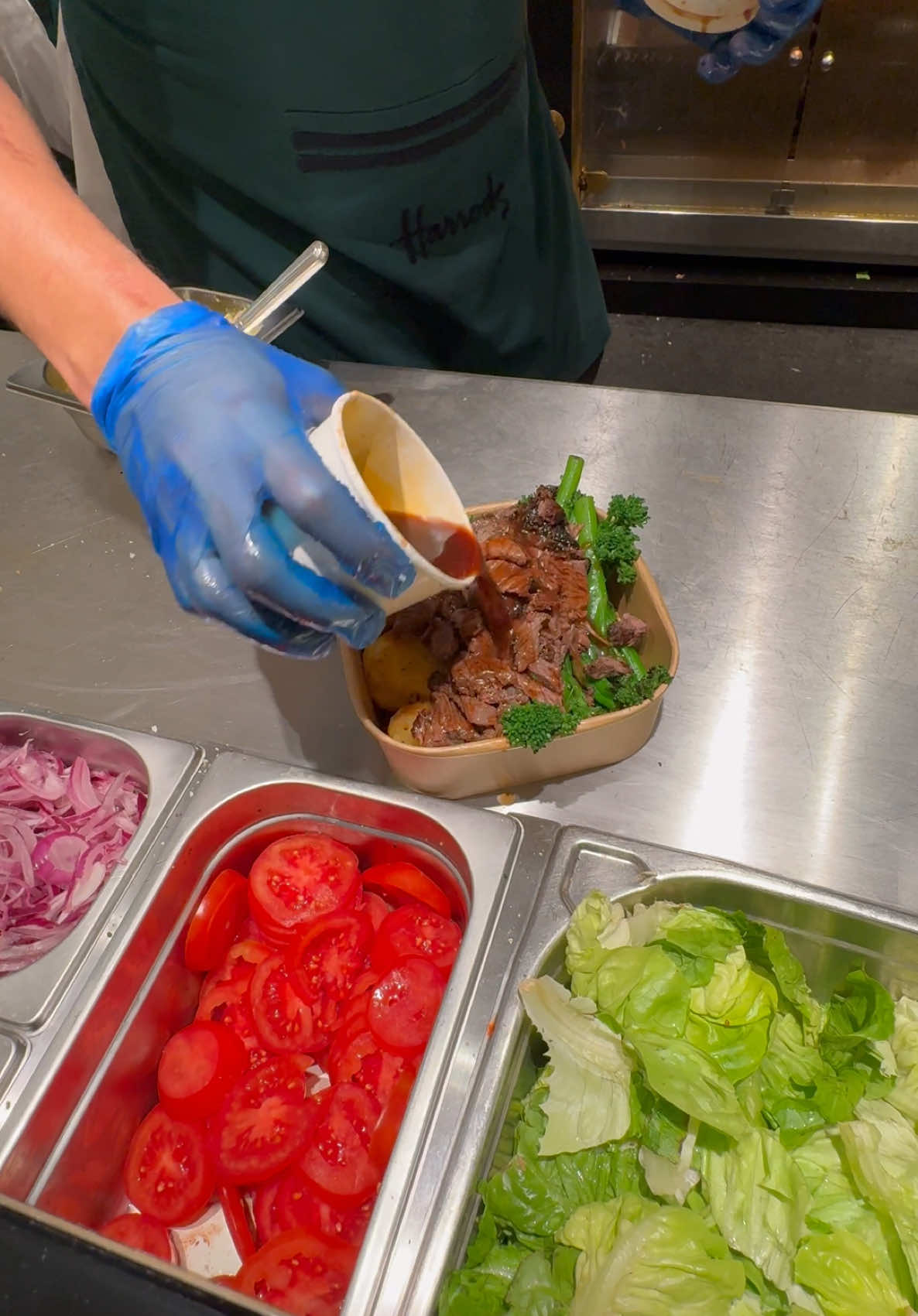 £10 harrods rotisserie beef box @Ann Khoshaba #harrods #rotisseriechicken #beef #roastbeef #mukbang #food #Foodie #foodreview #review #mum #family #fyp #foryou 
