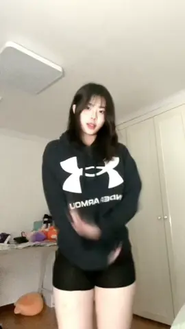 다리 두꺼운 여자 별로야? 뮤츠가 추구미여서 하체 키웠는데 친구들이 하체 부담스럽대서 반바지 다버림 ㅜ #추천 #추천추천추천추천추천추천추천추천추천추천 #다이어트 #다이어트자극 #몸매 #헬스 #하체비만  #허벅지운동 #춤 #노세노세 