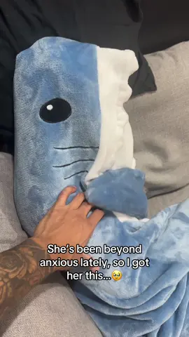 That’s my girl 🥹🤍 #viral #sharkblanket #viralfinds  #foryoupage  #couplegoals  #trending #cozyshark #fy #giftideasforher  