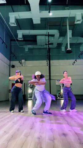 #dance #afro #choreo #choreography #azaman #rema #afroworld #dubai #danceclass @@ezzyafro 💃🏻