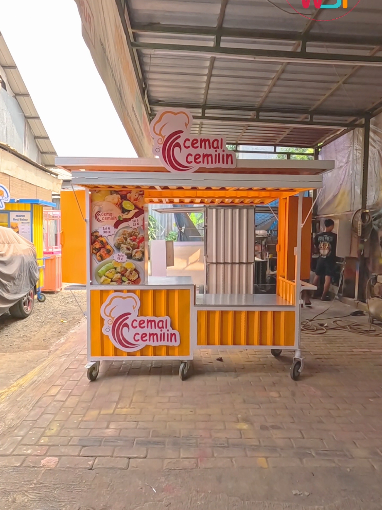 Selamat datang di booth kami yang dirancang dengan ruang yang luas dan estetika menawan. Setiap sudut menciptakan suasana yang nyaman dan menginspirasi, membuat pengalaman berbelanja Anda lebih menyenangkan. Temukan koleksi unik yang kami tawarkan sambil menikmati keindahan desain yang mengelilingi Anda. #booth #gerobak #gerobakusaha #dagang #jualan #jajananviral #fyp #streetfood #kulineran #mukbang #rombong #boothportable #bcaxyz #entrepreneur #bisnis #umkm 