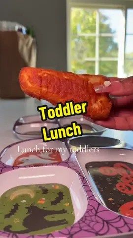 We don’t usually eat frozen fish but these are sooo good #toddlerlunch #toddlerfood #mealprep #toddlermeals #moms #parents ##food #fish ##lunch #kidslunch #foodforkids #sahm #momof3 