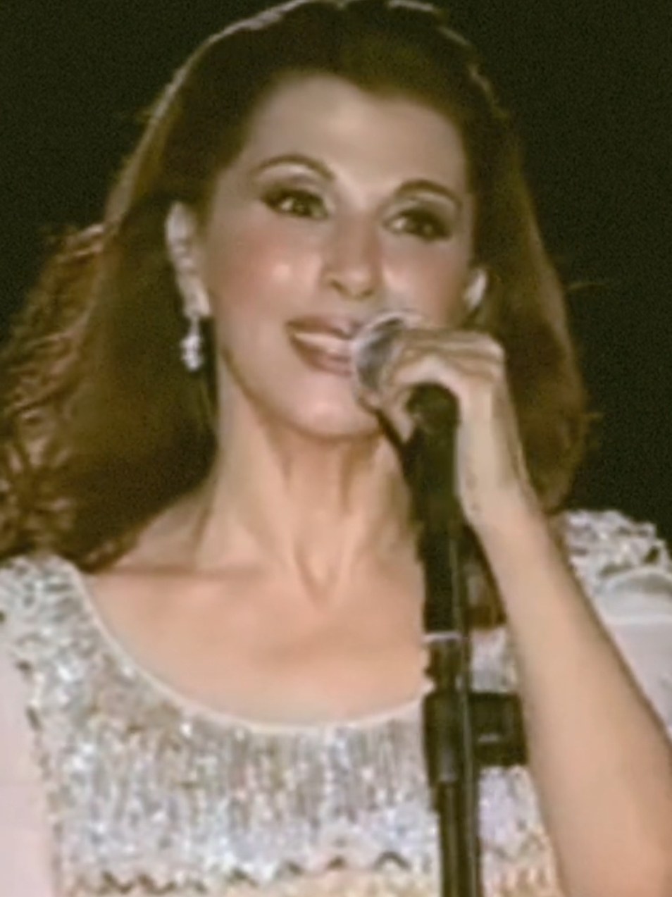 كلٌ يغني على ليلاه ...  من احلى ما غنت ماجدة الرومي  #ماجدة_الرومي #explore #شعر_و_موسيقى #الماجدة #foryou #majidaelroumi #حفلات #تمانيناتي_تسعيناتي #اغاني_عربيه #اغاني_وطنية #مارسيل_خليفة  @Magida El Roumi 