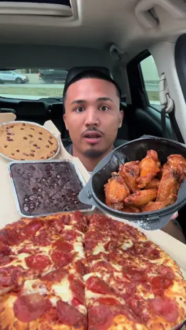The Hut’s Pizza🍕 #fyp #foodasmr #fastfood #Foodie #fypツ #foodtiktok #mukbang #pizzahut #review #pizza 